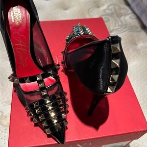 VALENTINO ROCKSTUD PATENT-LEATHER PUMP 100 MM BLACK. Size IT 39. Size 9US